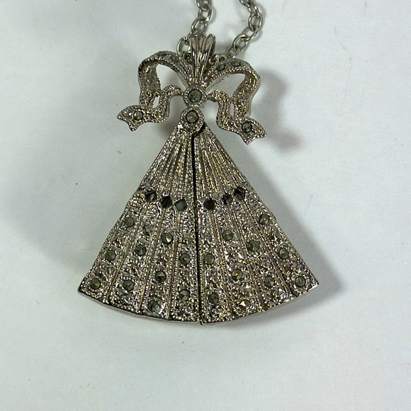 Vintagege Collezio Fan Watch Necklace and Earrings - Picture 6 of 8